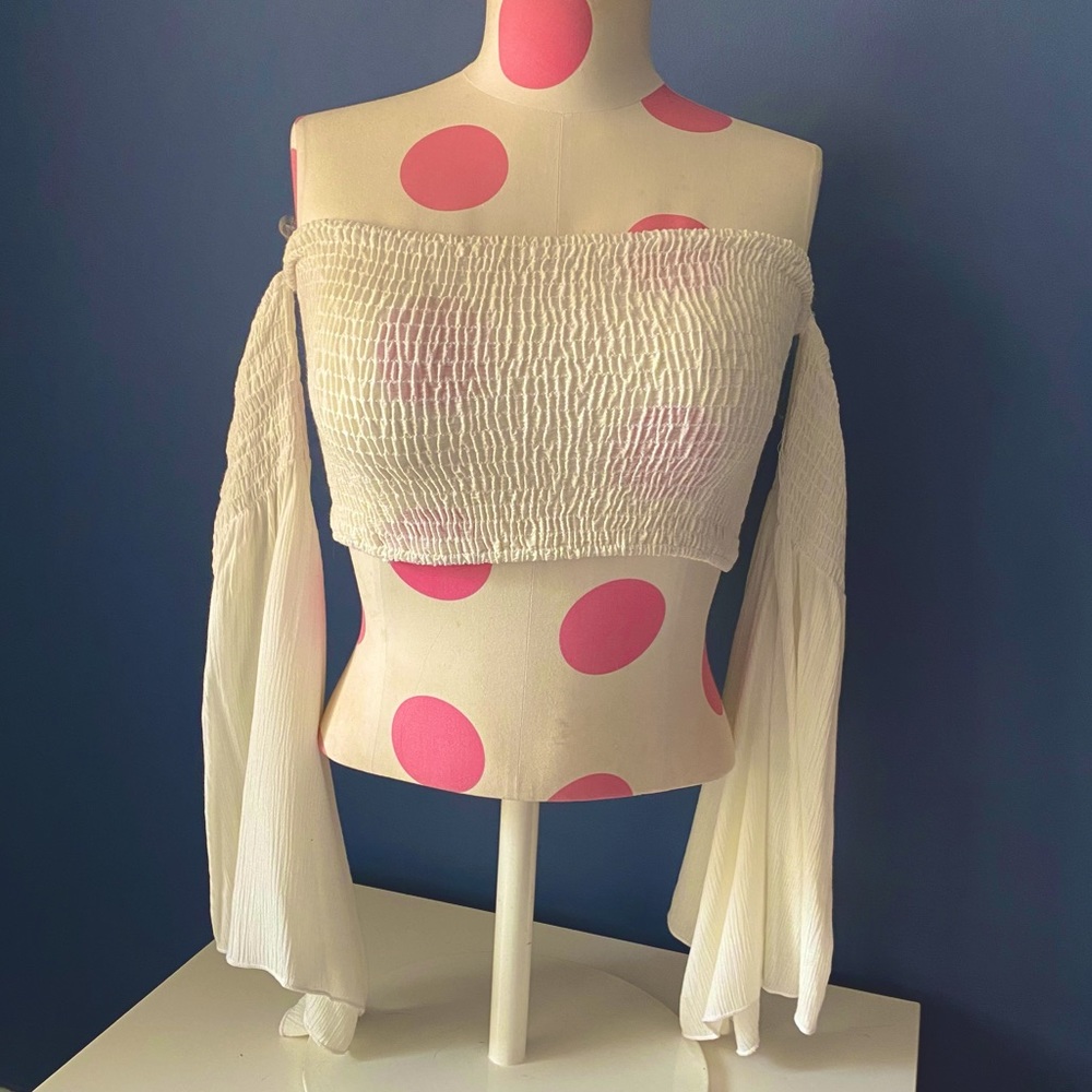 VESTIQUE Crop Top with Bell Sleeves Small